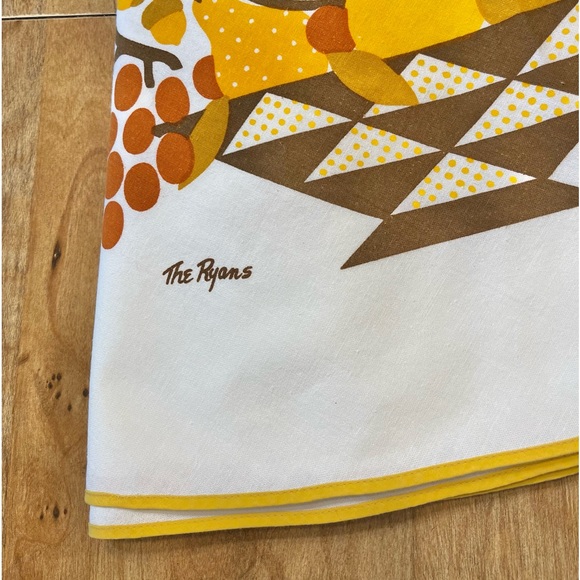 ***SOLD***Vintage Tablecloth - Picture 2 of 6